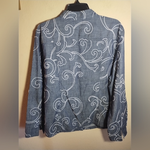 Chicos Top Chambray Embroidered Boho Artsy - Picture 3 of 15